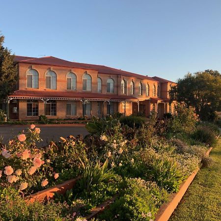 Heritage Motor Inn Goulburn Esterno foto
