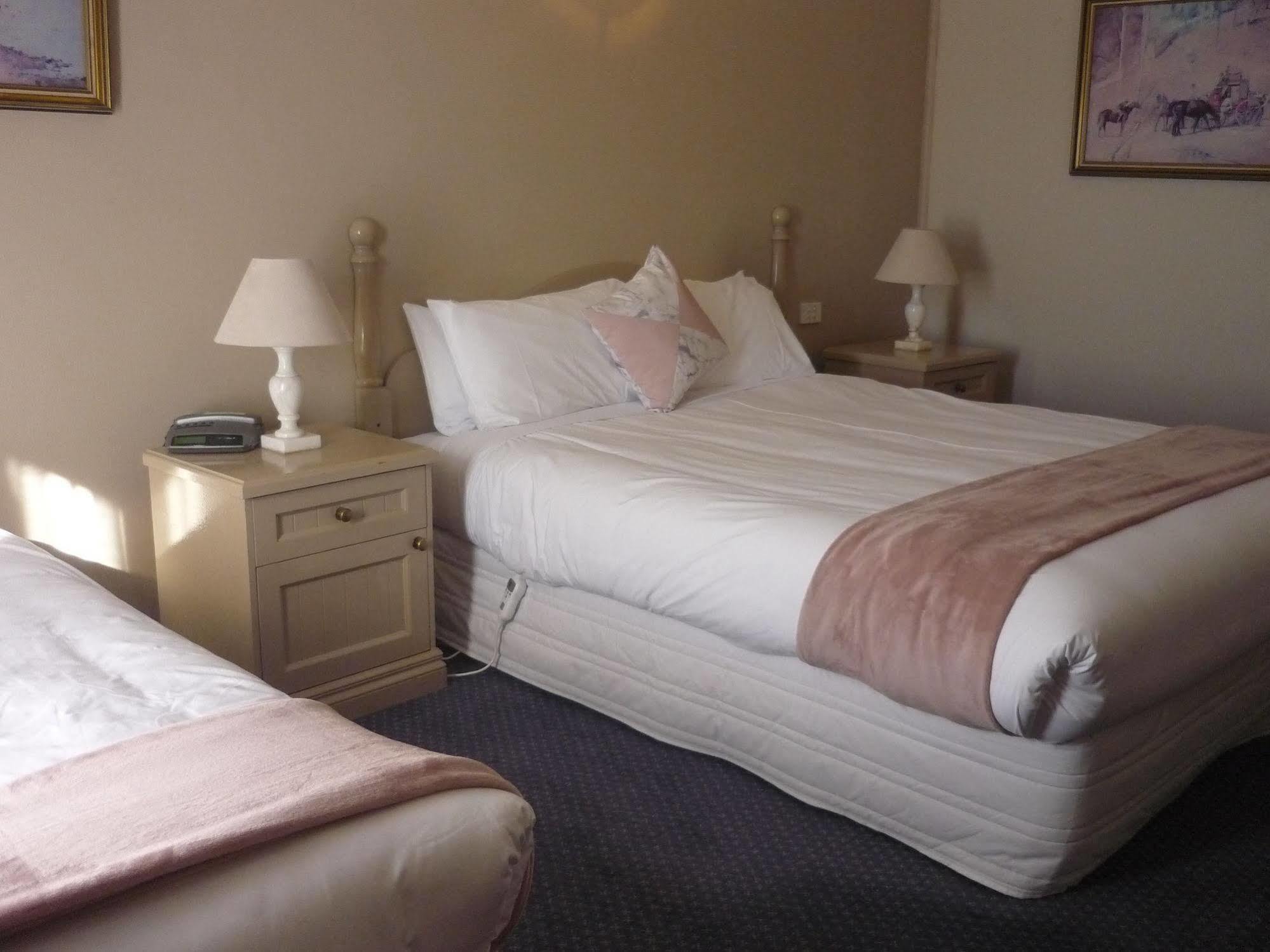 Heritage Motor Inn Goulburn Esterno foto